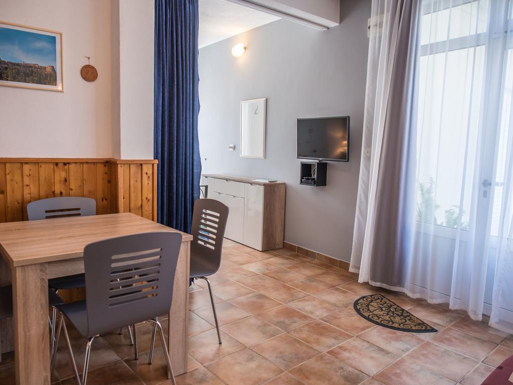Apartments Viskovic ฮวาร์ ห้อง รูปภาพ