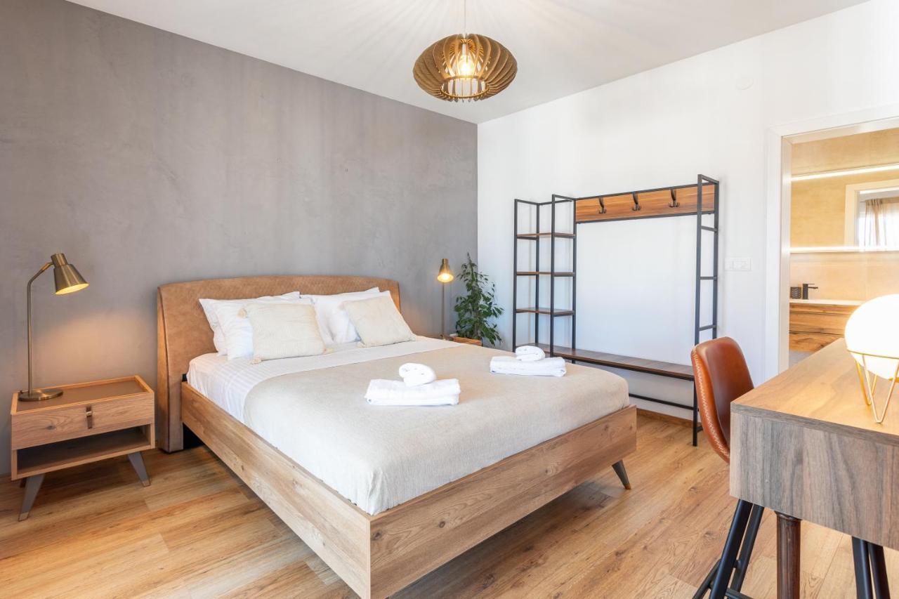 Apartments Viskovic ฮวาร์ ภายนอก รูปภาพ