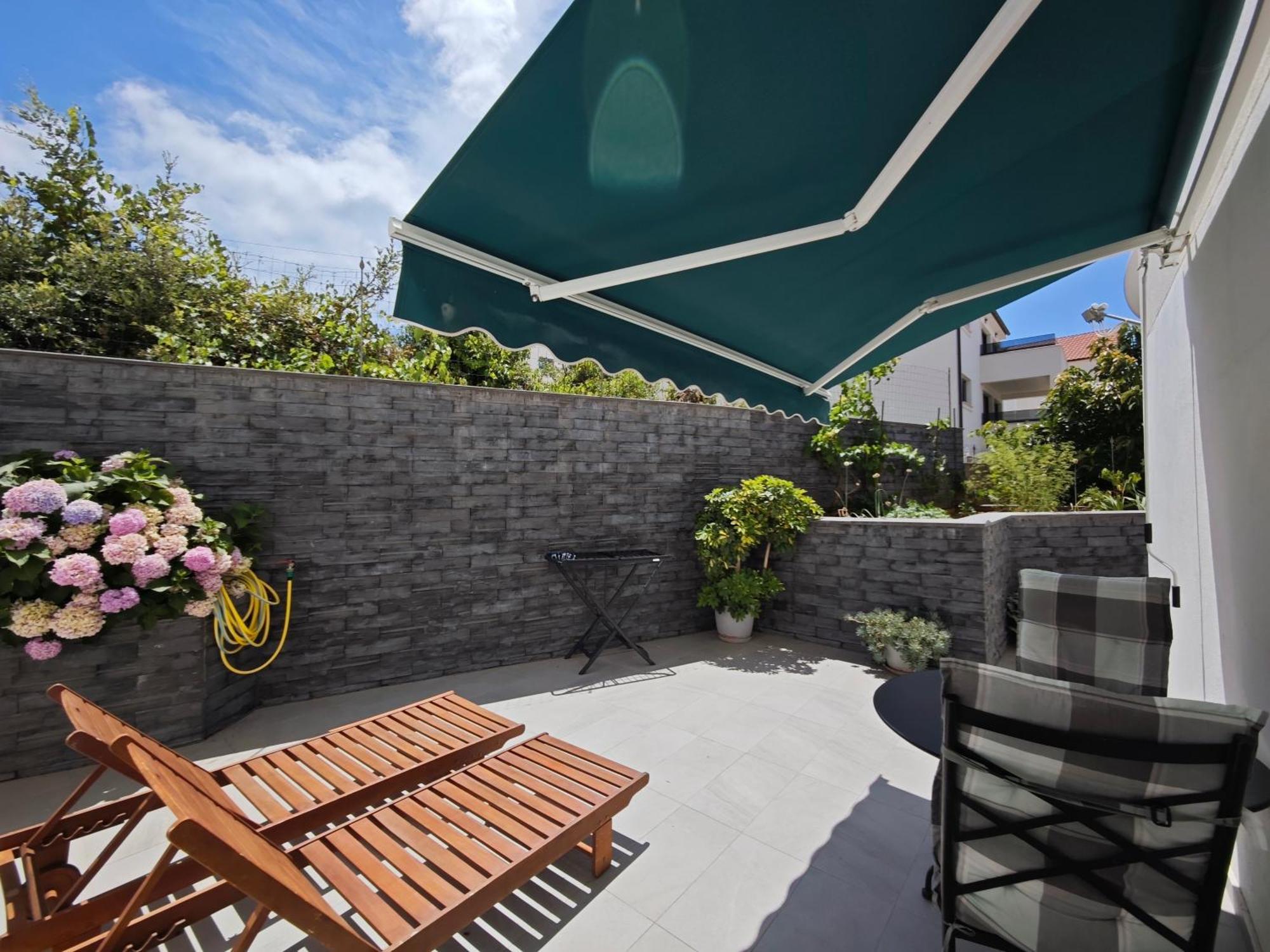 Apartments Viskovic ฮวาร์ ภายนอก รูปภาพ