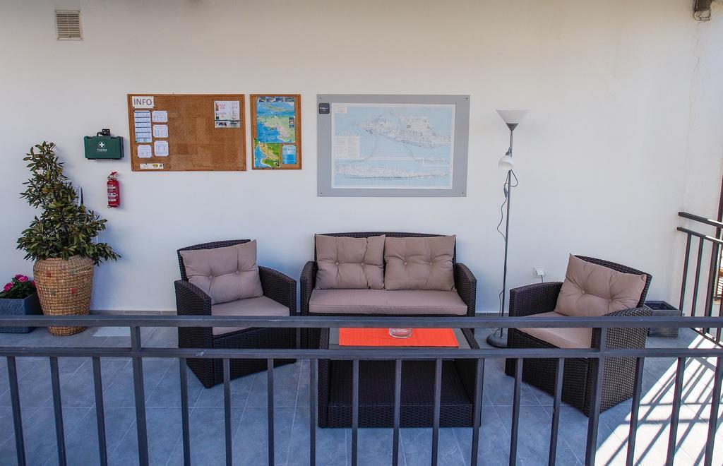 Apartments Viskovic ฮวาร์ ภายนอก รูปภาพ